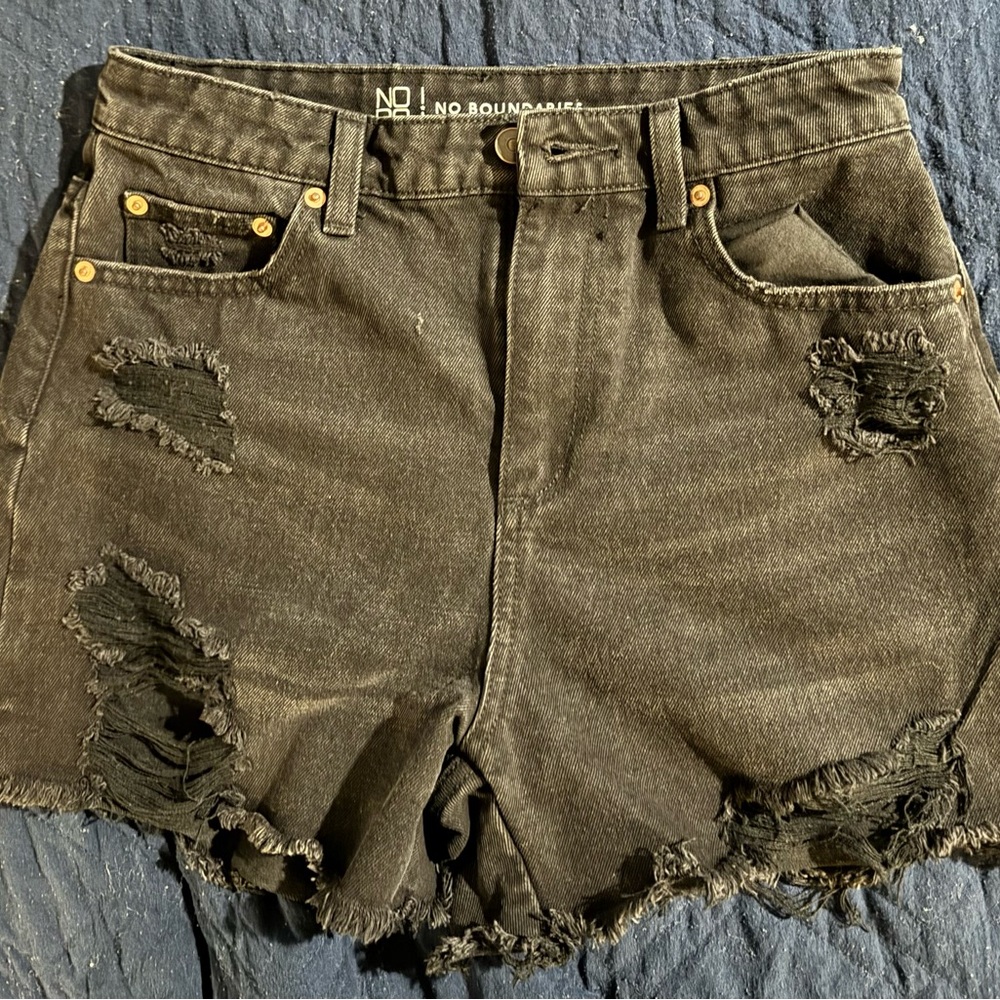 No Boundaries, black, distressed Jean shorts, sz 5